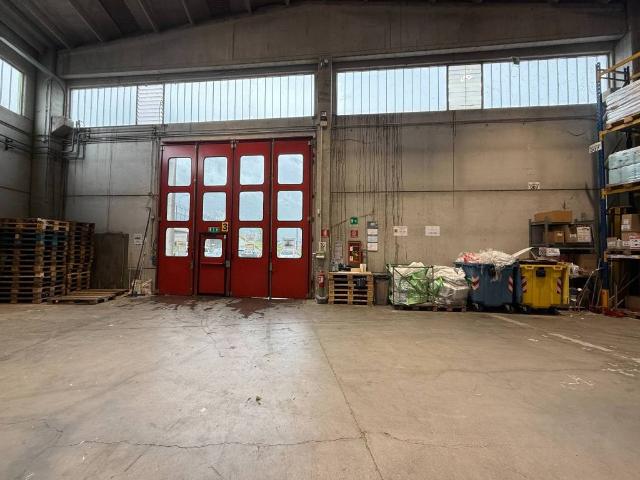Locale Commerciale in vendita a Comunità Rotaliana-Königsberg, Lavis