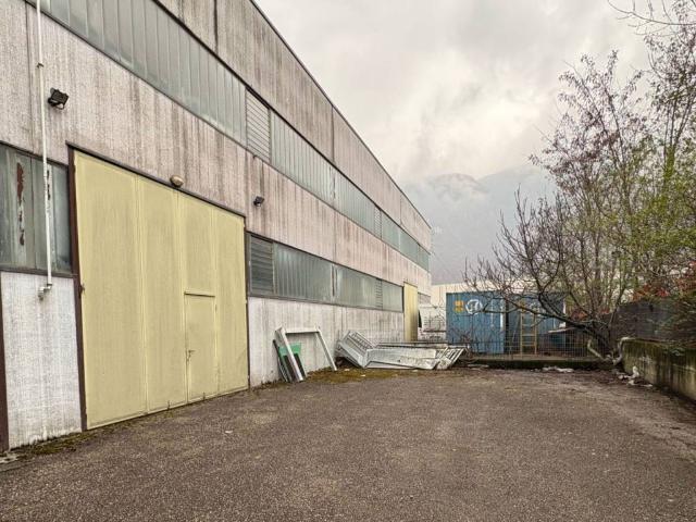 Locale Commerciale in vendita a Comunità Rotaliana-Königsberg, Lavis
