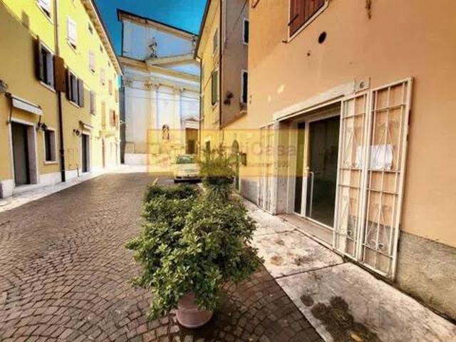 Locale Commerciale in vendita a Cangrande Hotel, Lazise