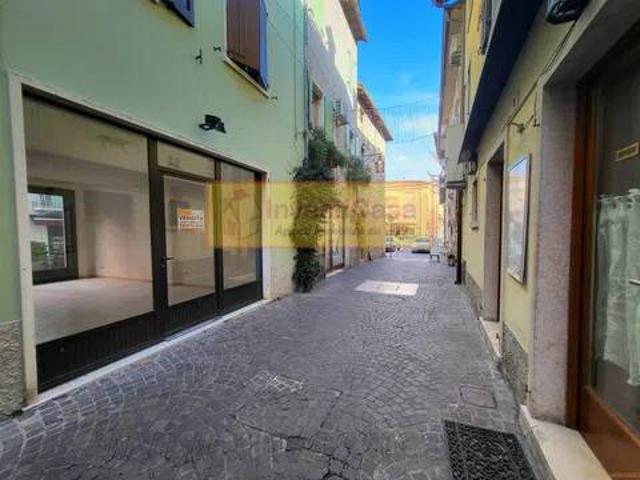 Locale Commerciale in vendita a Cangrande Hotel, Lazise
