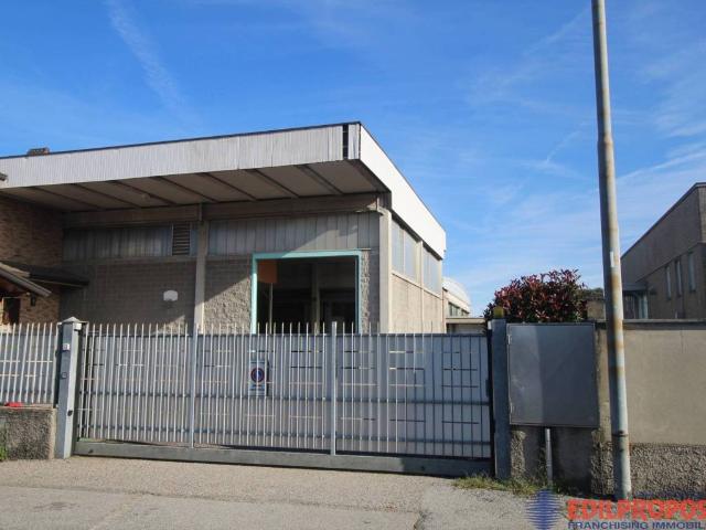 Locale Commerciale in vendita a Lazzate, Lombardia
