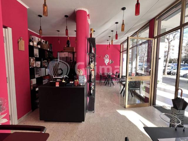Locale Commerciale in vendita a Puglia, Lecce