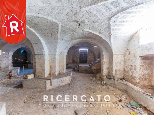 Locale Commerciale in vendita a Puglia, Lecce