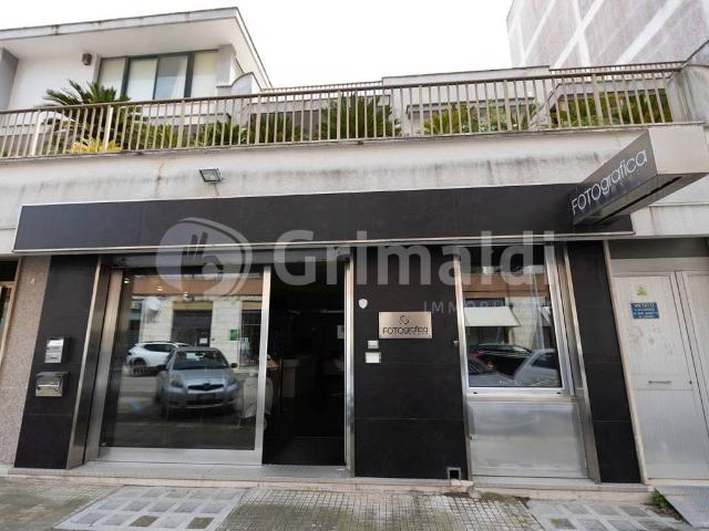 Locale Commerciale in vendita a Puglia, Lecce