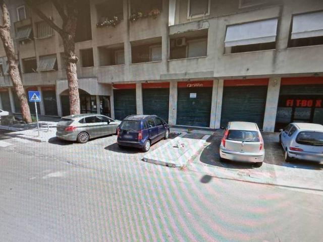 Locale Commerciale in vendita a Puglia, Lecce
