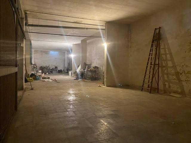 Locale Commerciale in vendita a Puglia, Lecce