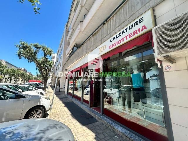 Locale Commerciale in vendita a Puglia, Lecce