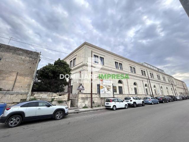Locale Commerciale in vendita a Puglia, Lecce