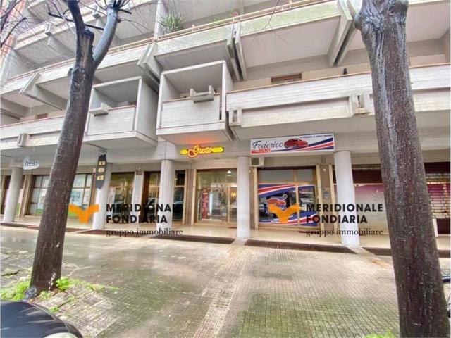 Locale Commerciale in vendita a Puglia, Lecce