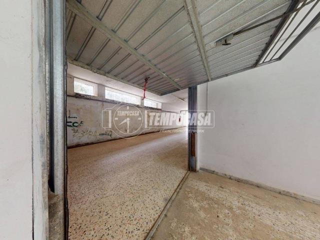 Locale Commerciale in vendita a Puglia, Lecce