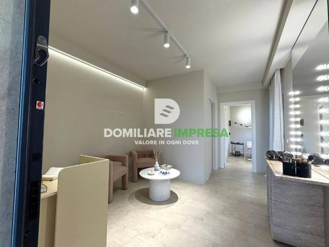 Locale Commerciale in vendita a Puglia, Lecce