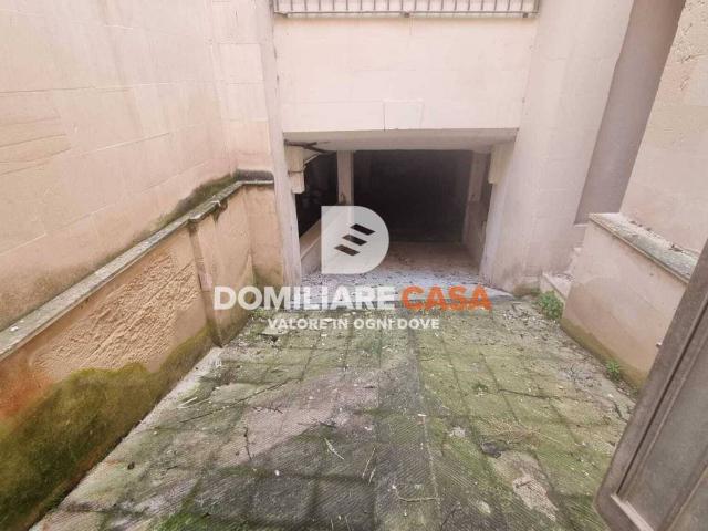 Locale Commerciale in vendita a Puglia, Lecce