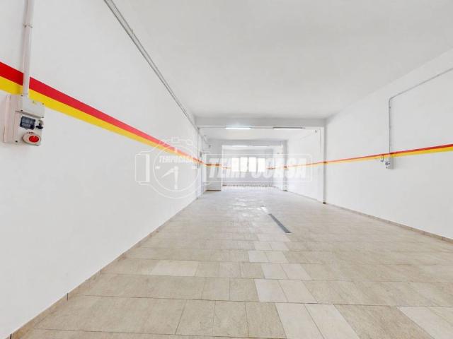 Locale Commerciale in vendita a Puglia, Lecce