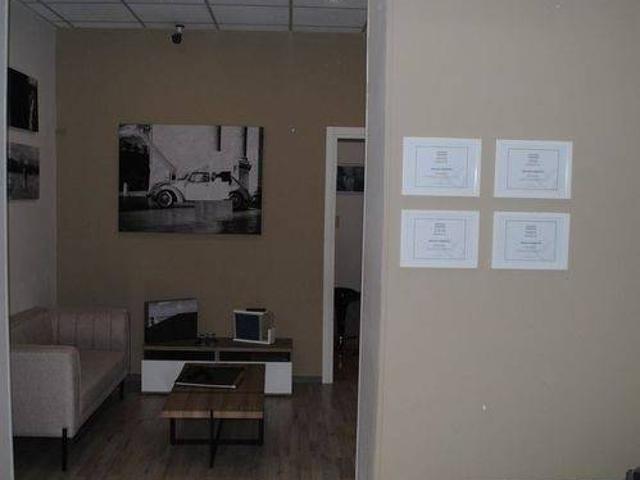 Locale Commerciale in vendita a Puglia, Lecce