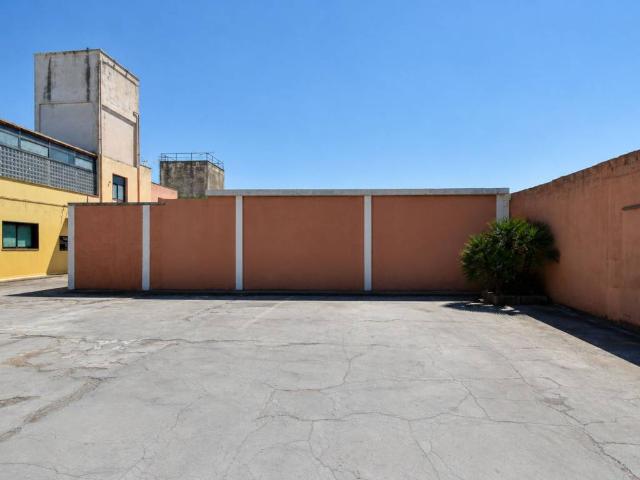 Locale Commerciale in vendita a Puglia, Lecce