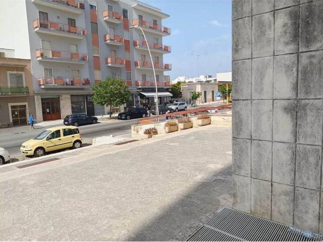 Locale Commerciale in vendita a Puglia, Lecce