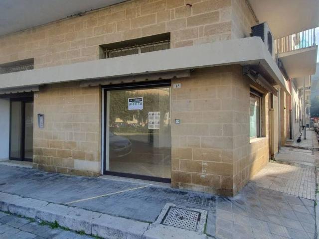 Locale Commerciale in vendita a Puglia, Lecce