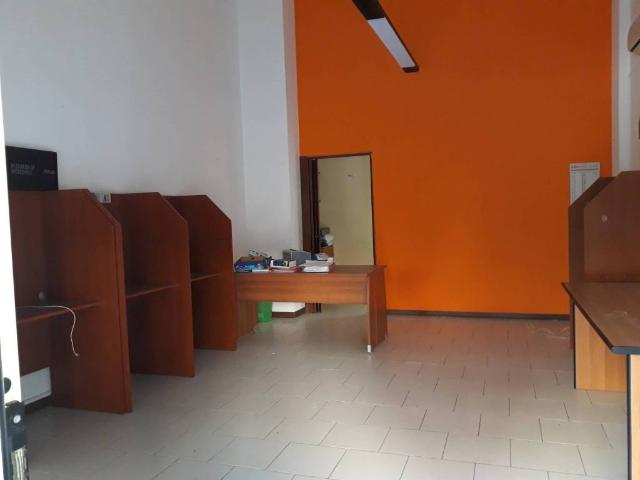 Locale Commerciale in vendita a Puglia, Lecce