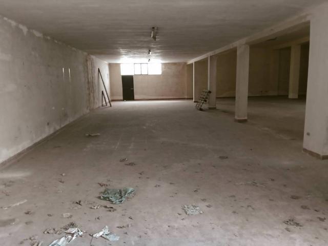 Locale Commerciale in vendita a Puglia, Lecce
