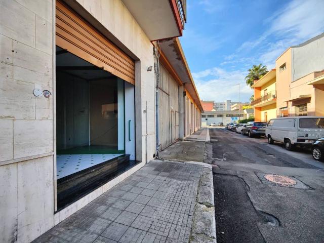 Locale Commerciale in vendita a Puglia, Lecce