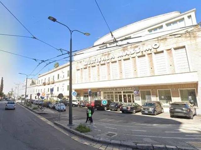 Locale Commerciale in vendita a Puglia, Lecce