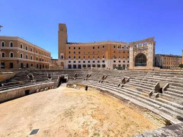 Locale Commerciale in vendita a Puglia, Lecce