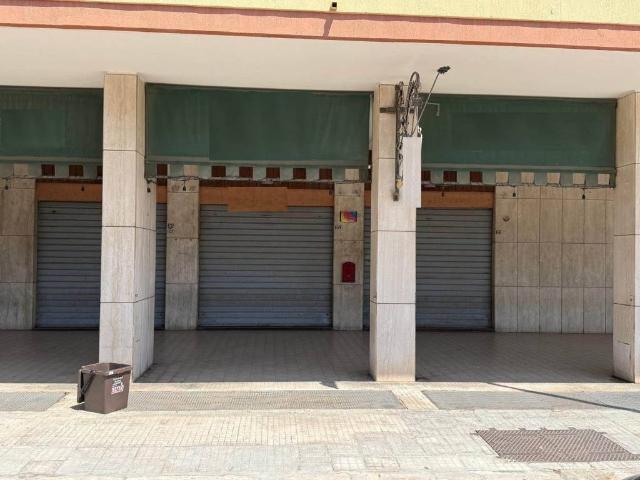 Locale Commerciale in vendita a Puglia, Lecce