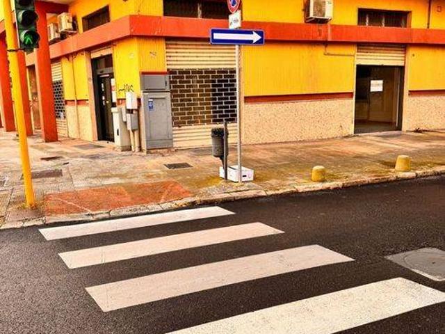 Locale Commerciale in vendita a Puglia, Lecce