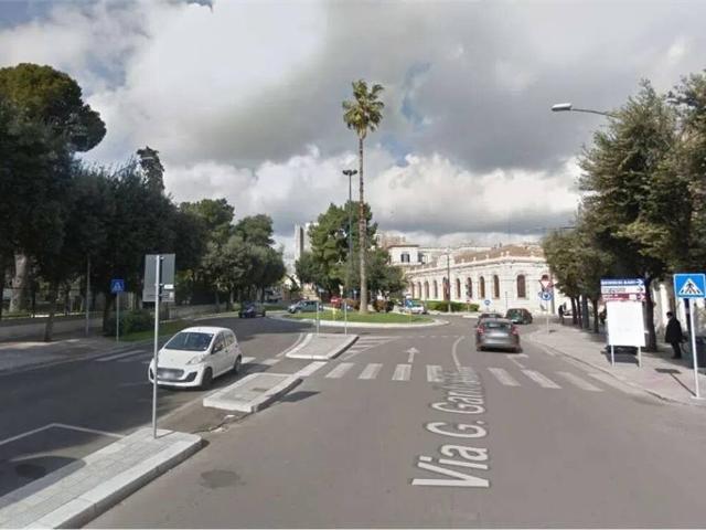 Locale Commerciale in vendita a Puglia, Lecce