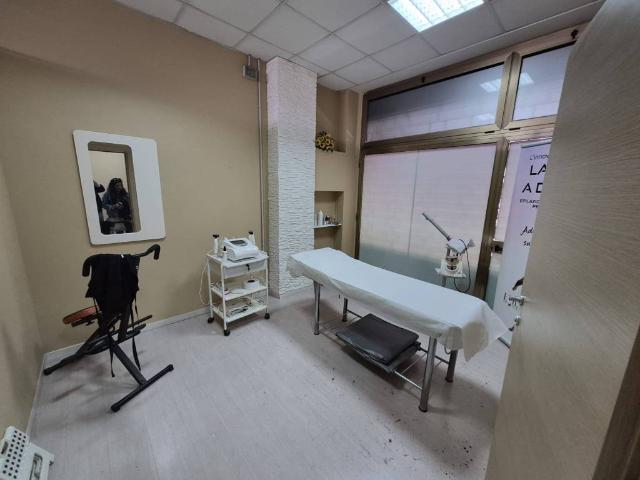 Locale Commerciale in vendita a Puglia, Lecce