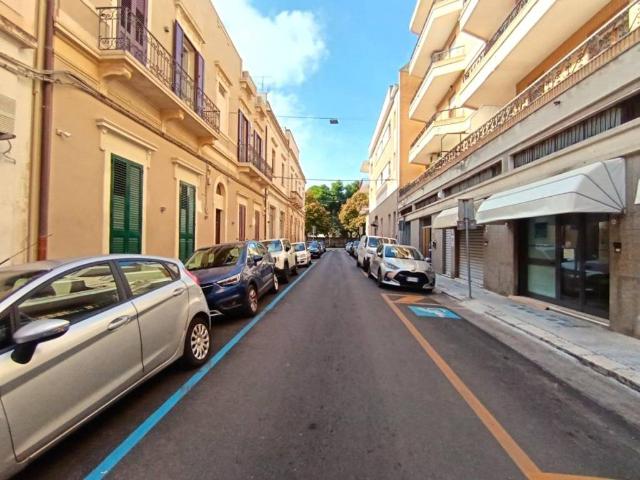 Locale Commerciale in vendita a Puglia, Lecce