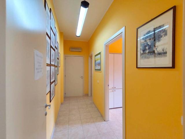 Locale Commerciale in vendita a Puglia, Lecce