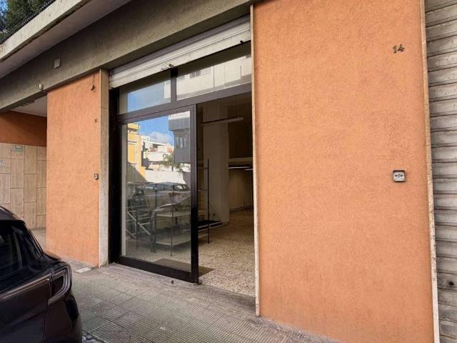 Locale Commerciale in vendita a Puglia, Lecce