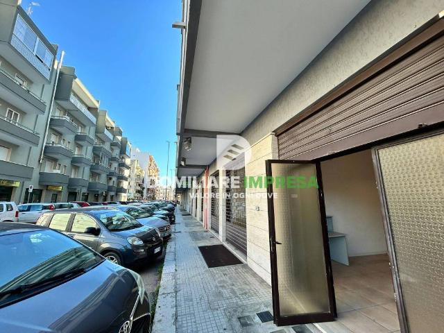 Locale Commerciale in vendita a Puglia, Lecce