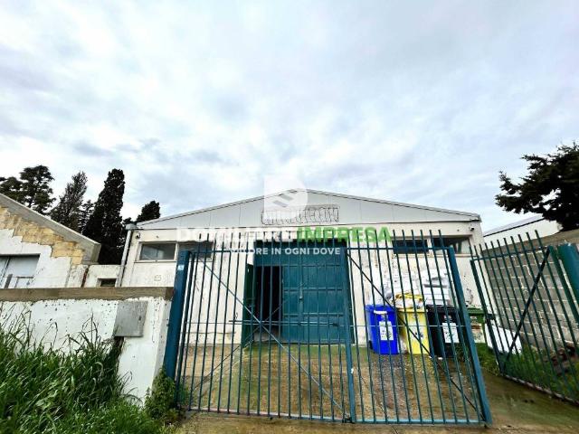 Locale Commerciale in vendita a Puglia, Lecce