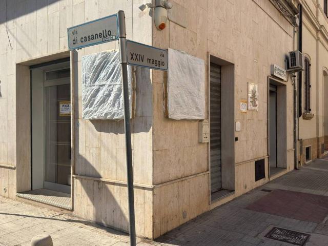 Locale Commerciale in vendita a Puglia, Lecce