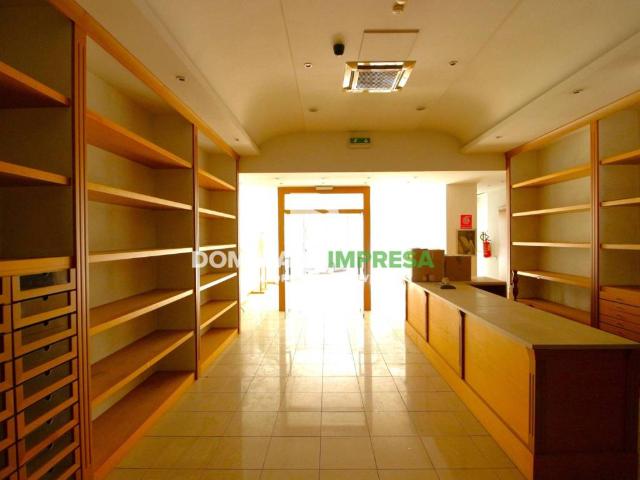 Locale Commerciale in vendita a Puglia, Lecce