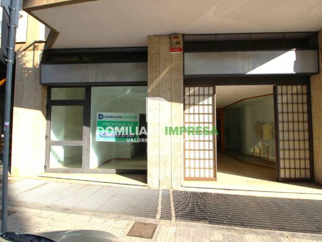 Locale Commerciale in vendita a Puglia, Lecce