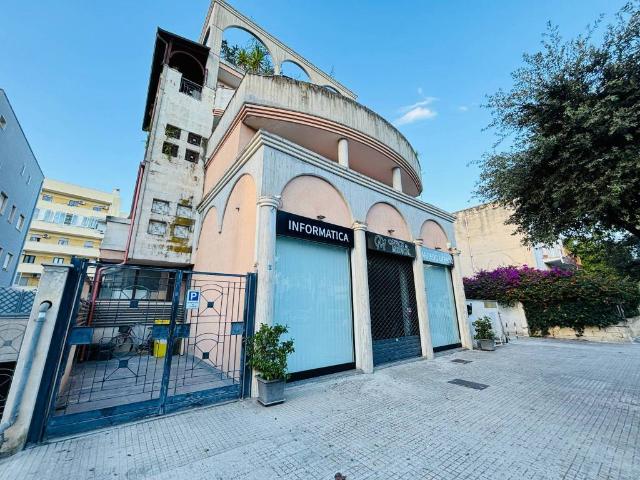 Locale Commerciale in vendita a Puglia, Lecce