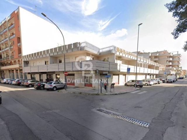 Locale Commerciale in vendita a Puglia, Lecce