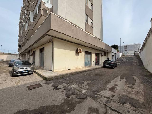 Locale Commerciale in vendita a Puglia, Lecce