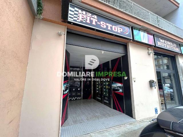 Locale Commerciale in vendita a Puglia, Lecce