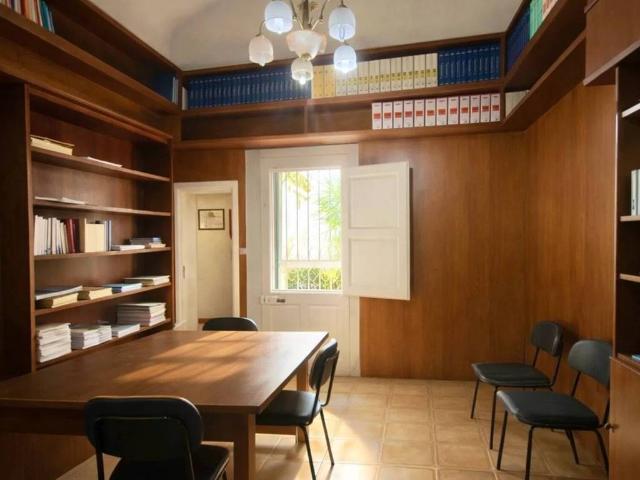 Locale Commerciale in vendita a Puglia, Lecce
