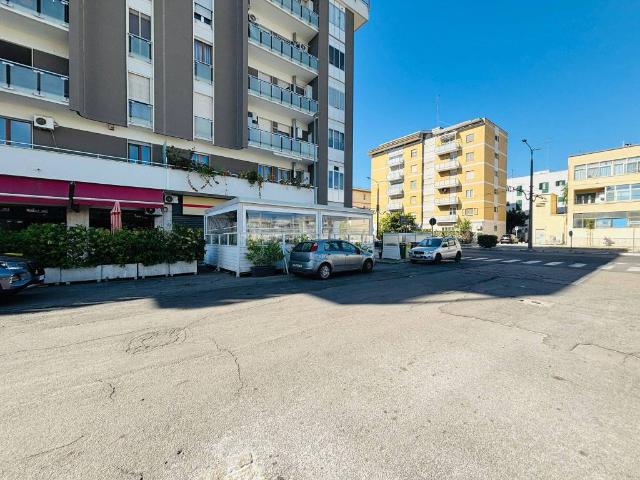 Locale Commerciale in vendita a Puglia, Lecce