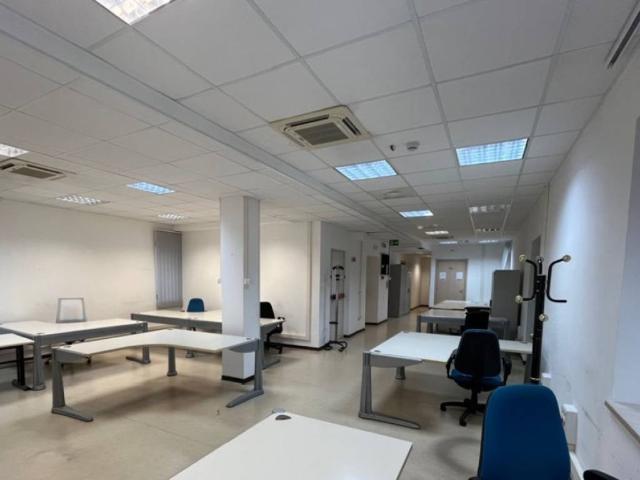 Locale Commerciale in vendita a Puglia, Lecce