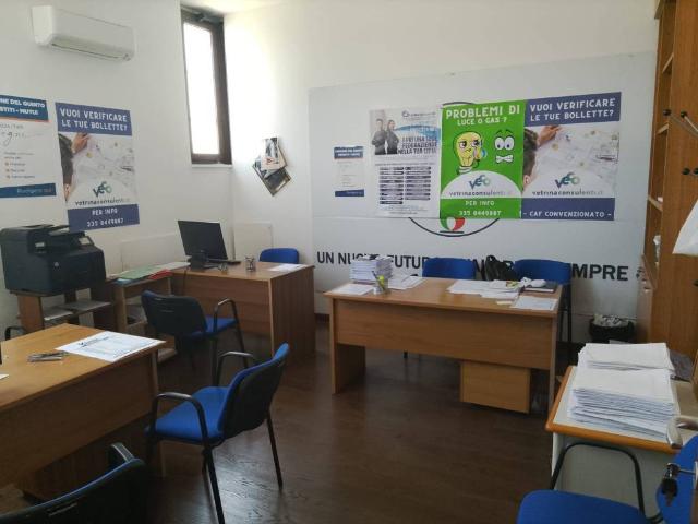 Locale Commerciale in vendita a Puglia, Lecce