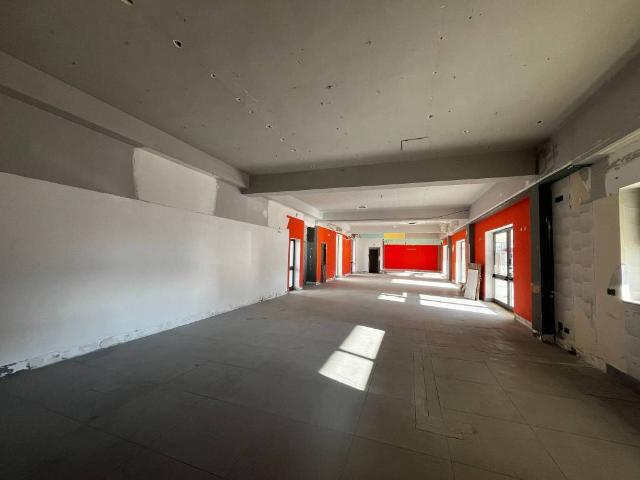 Locale Commerciale in vendita a Puglia, Lecce