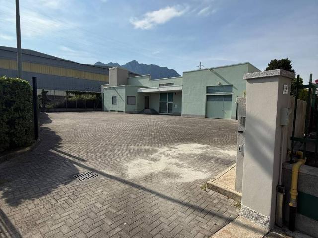 Locale Commerciale in vendita a Chiuso, Lecco