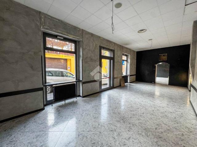 Locale Commerciale in vendita a Castello, Lecco