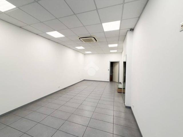 Locale Commerciale in vendita a Acquate, Lecco